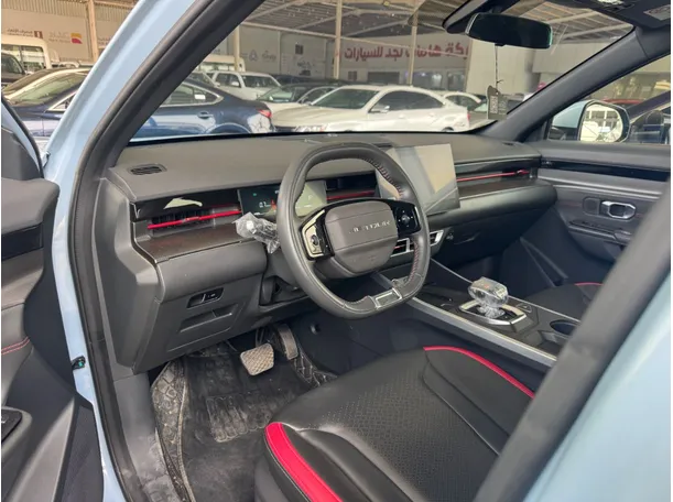 Car image 15