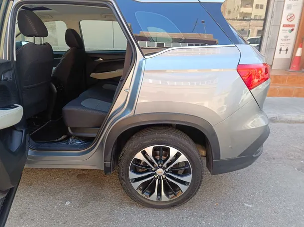 Car image 15