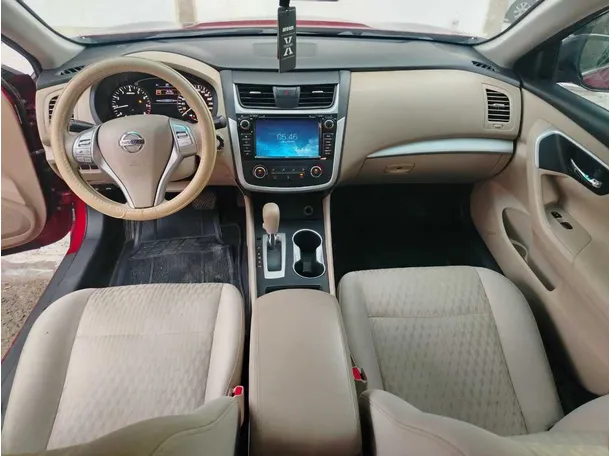 Car image 19