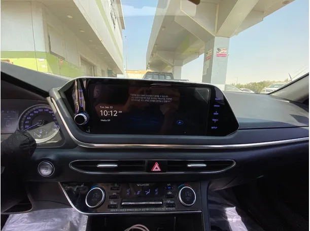 Car image 17