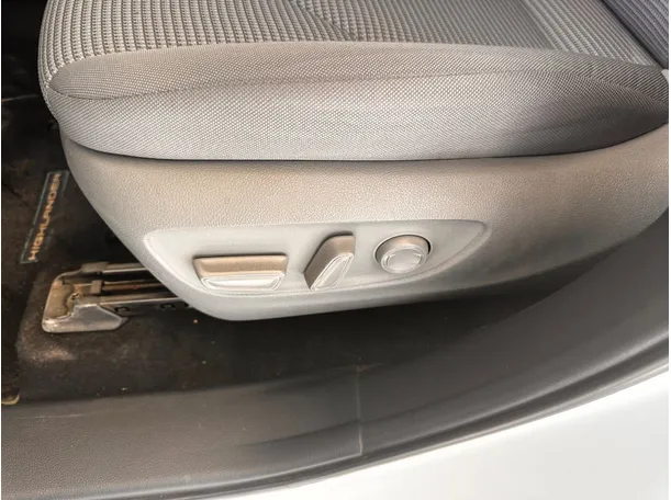 Car image 29
