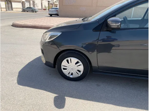 Car image 9