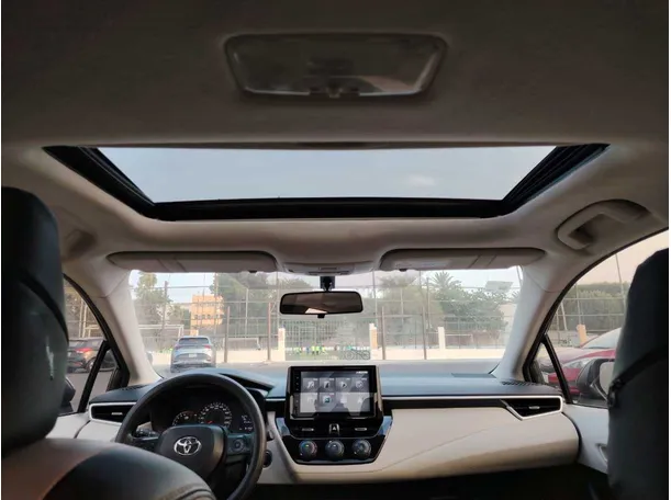 Car image 18
