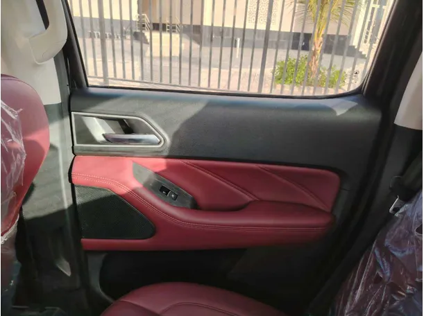Car image 30
