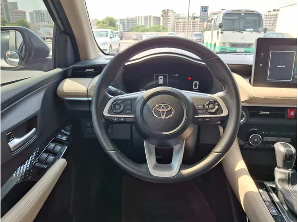 Car image 14