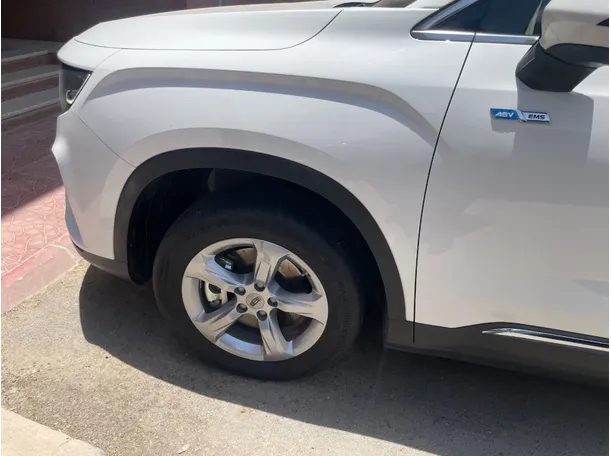 Car image 9