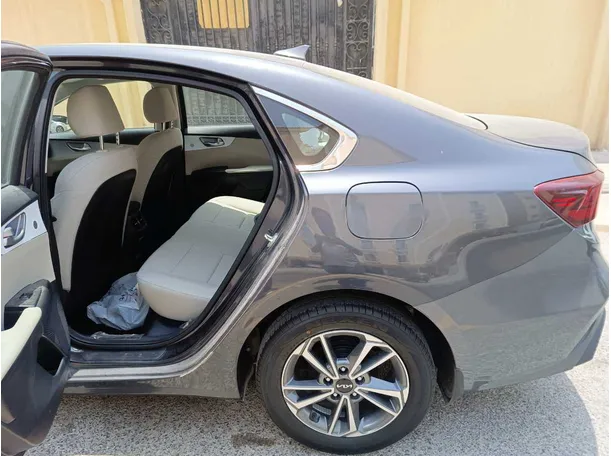 Car image 16