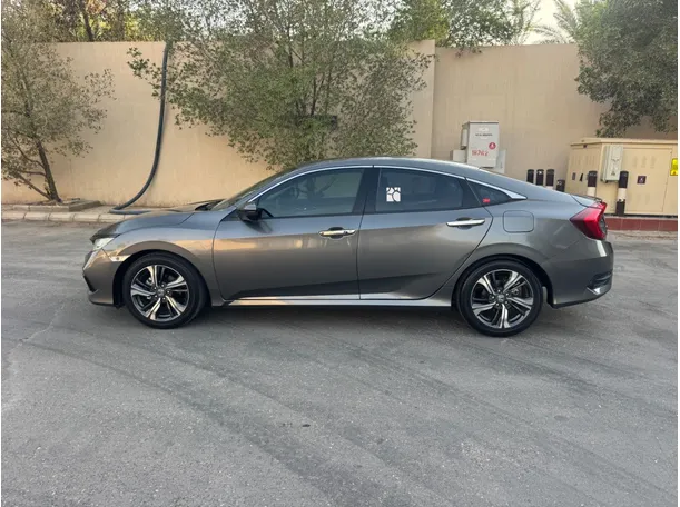 Car image 8