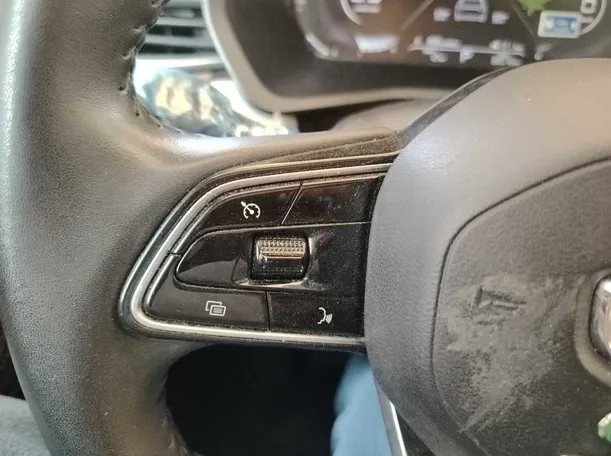 Car image 33