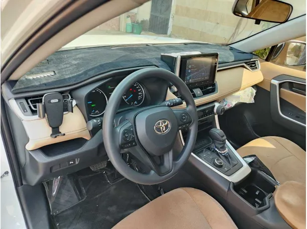 Car image 13