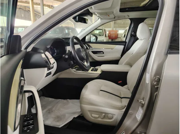 Car image 13