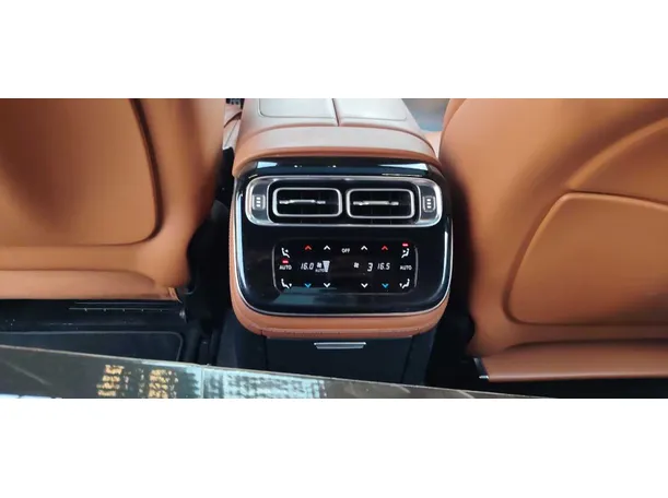 Car image 27