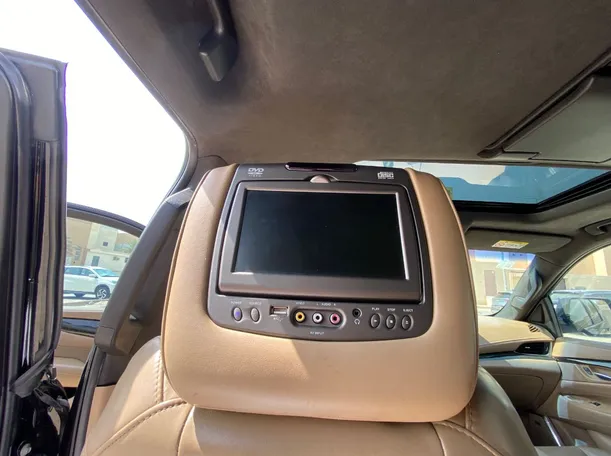Car image 30