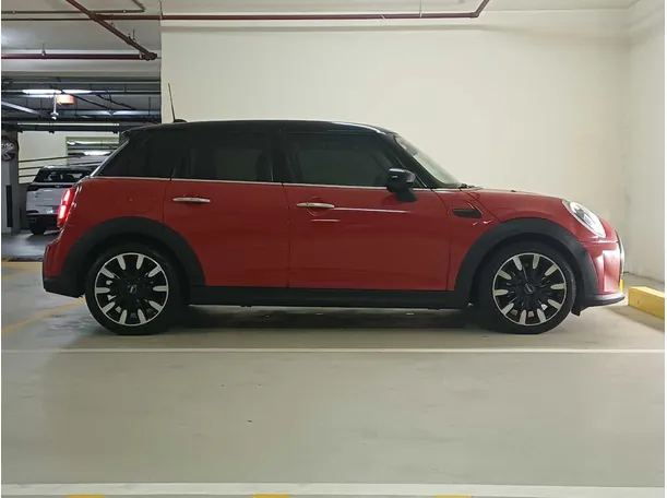 Car image 8