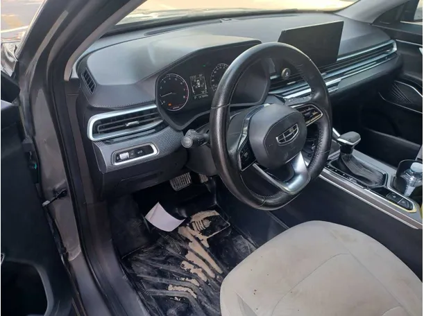 Car image 12
