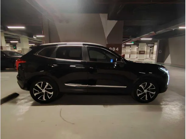 Car image 4