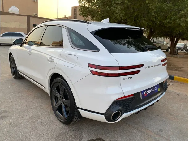 Car image 7