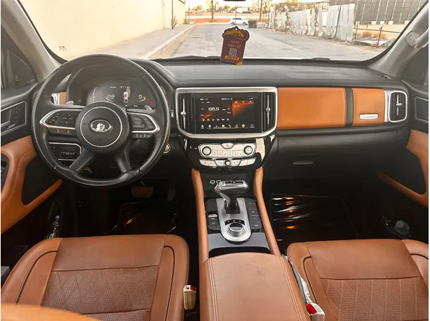 Car image 16