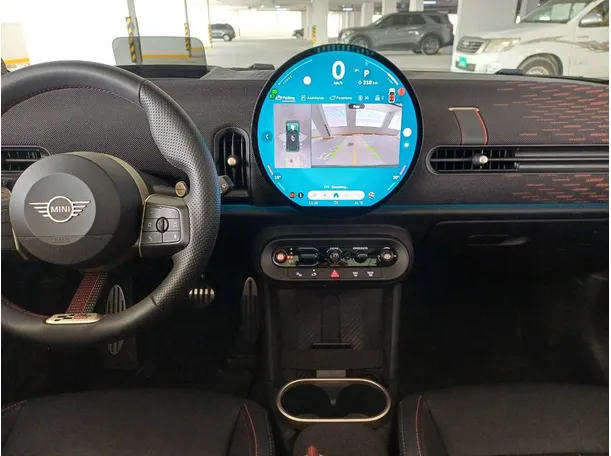 Car image 18