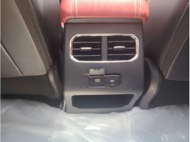 Car image 27