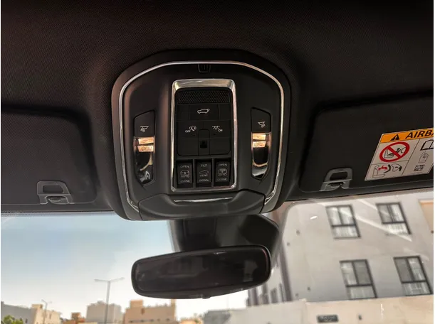Car image 26