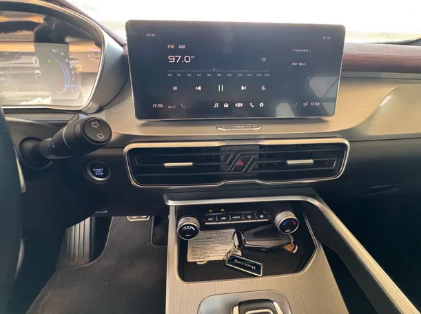 Car image 19