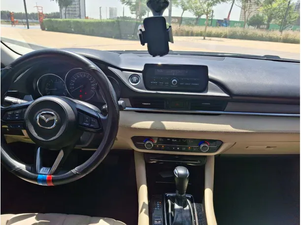 Car image 16