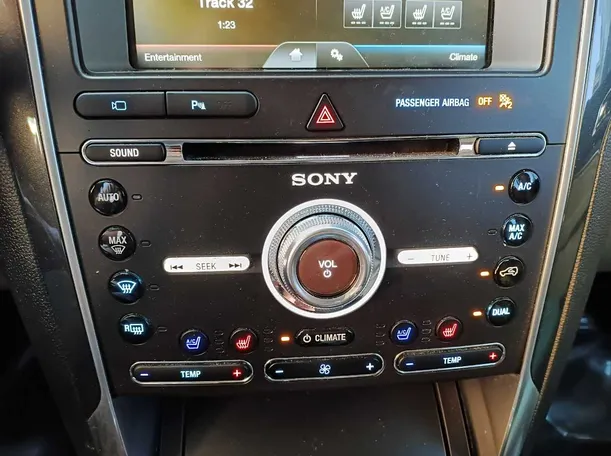 Car image 24