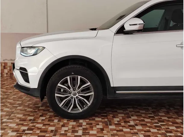 Car image 9