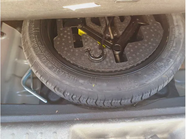 Car image 24