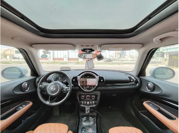 Car image 17