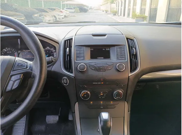 Car image 16