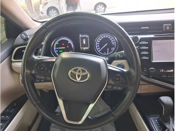 Car image 17