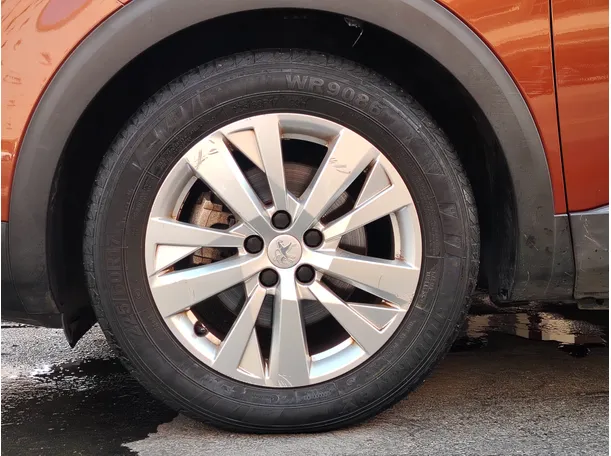Car image 10