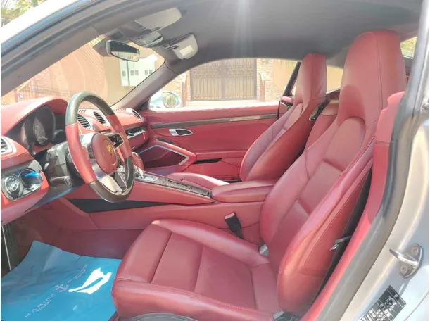 Car image 12