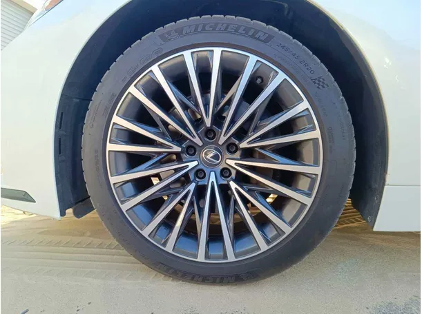 Car image 13