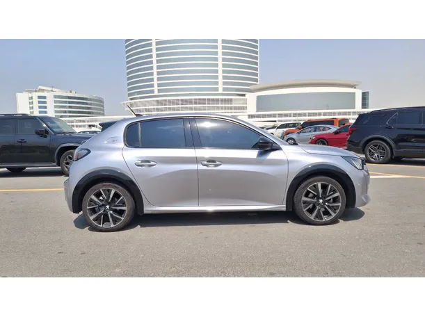 Car image 8