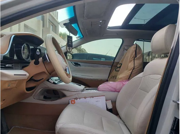 Car image 13