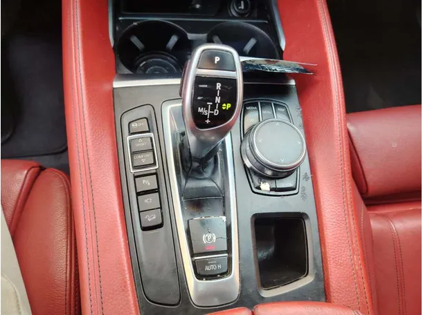 Car image 25