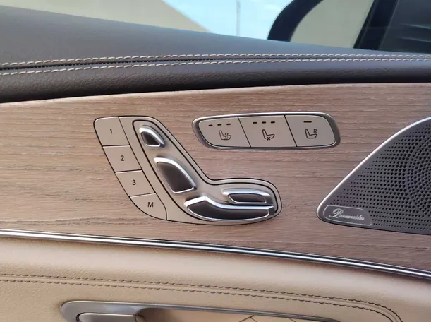 Car image 29