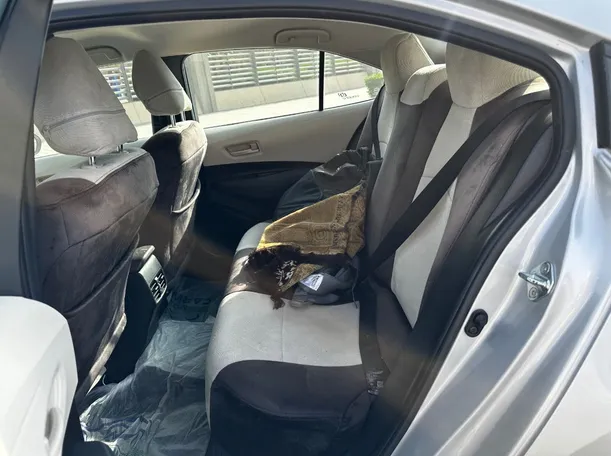 Car image 13