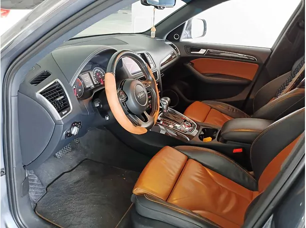 Car image 11