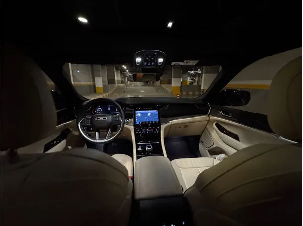 Car image 14