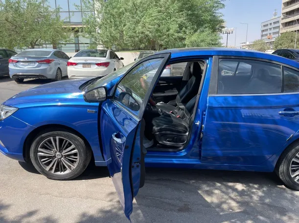 Car image 9