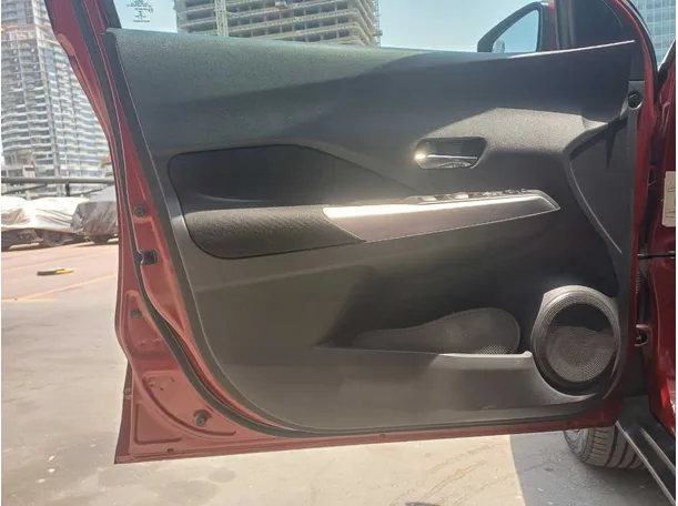 Car image 10