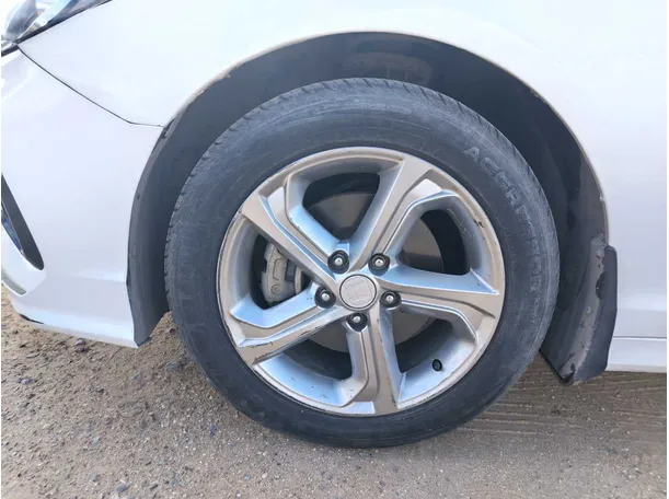 Car image 10