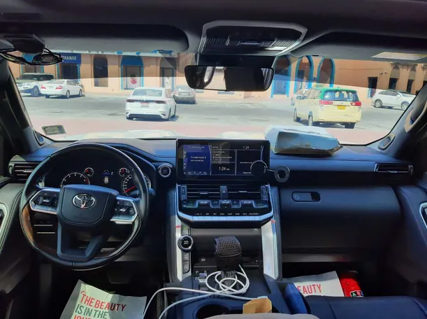 Car image 15