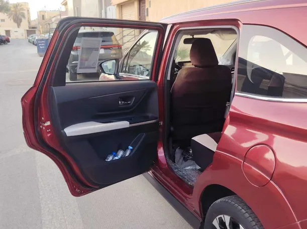Car image 13