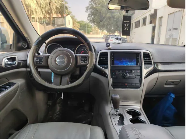 Car image 19