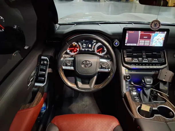 Car image 17